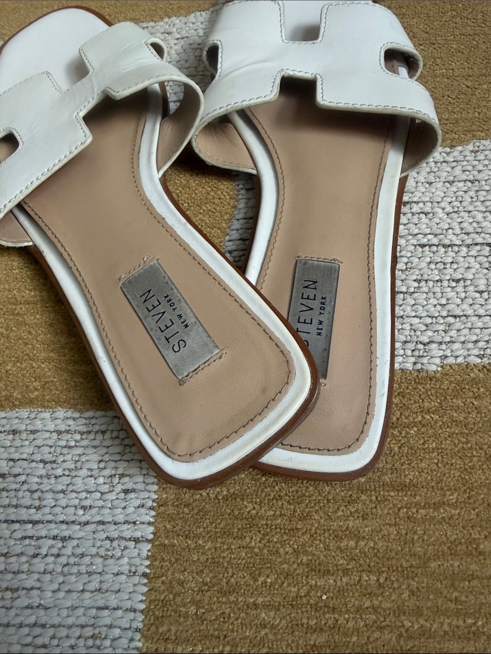 Steve Madden White Leather Slide Mules - Picture 3 of 3